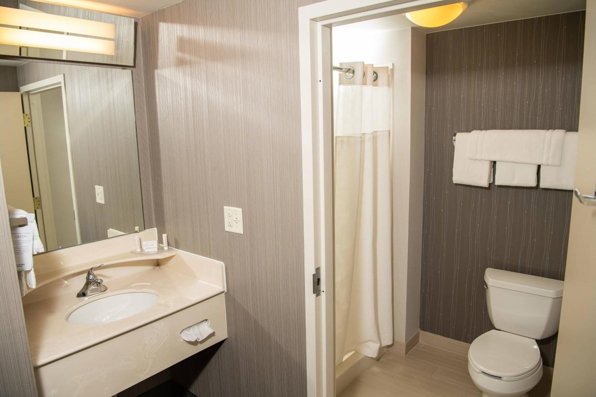 Courtyard By Marriott Erie Ambassador Conference Center Kearsarge Exterior foto