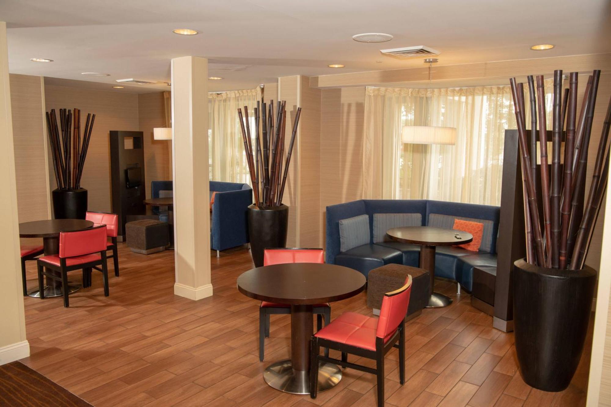 Courtyard By Marriott Erie Ambassador Conference Center Kearsarge Exterior foto